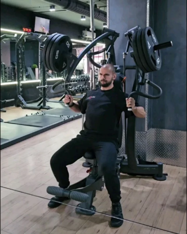 First session back after a short holiday in Cyprus — "easing" into it with a solid Push Day.✔️

Short on time, so kept it focused with 4 exercises:

1️⃣ Incline machine press 4x10, RIR 2
2️⃣ DB lateral raises 3x12, RIR 2
3️⃣ Wide front raises 3x10 RIR 2
4️⃣ Machine skull crushers 4x12 RIR 2

Quick but effective. Sometimes, simplicity hits hardest. Back on track! 💪🏻✅️📈
.
#onlinecoaching #fitness #personaltrainer #onlinecoach #coaching #gym #motivation #fitnessmotivation #bodybuilding #onlinetraining #workout #weightloss #nutrition #personaltraining #coach #training #backtraining #fit #healthylifestyle #health #diet #transformation #fatloss2025 #fitfam #online #fitnesscoach #exercise #fitnessjourney #onlineclasses #lifestyle